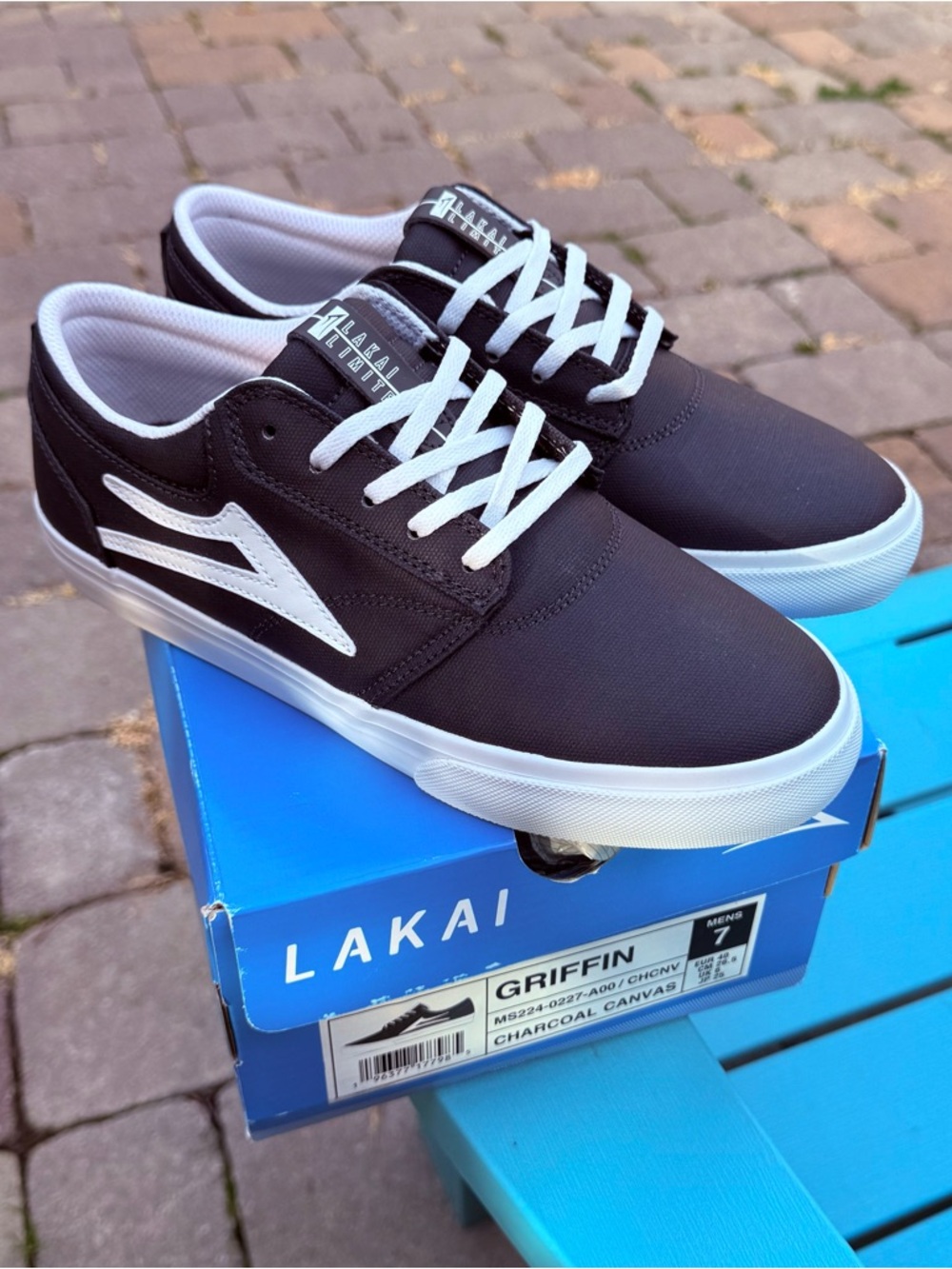 MENS LAKAI LIMITED FOOTWEAR GRIFFIN CHARCOAL CANVAS SKATEBOARD SNEAKERS - SIZE 7